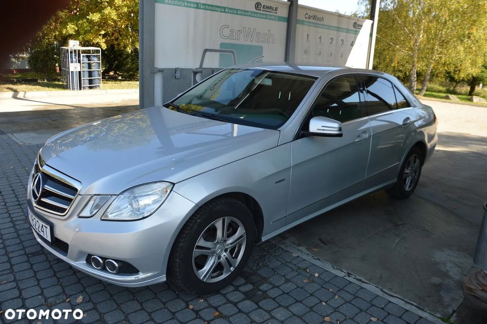 Mercedes-Benz Klasa E 200 CGI BlueEff Elegance - 16