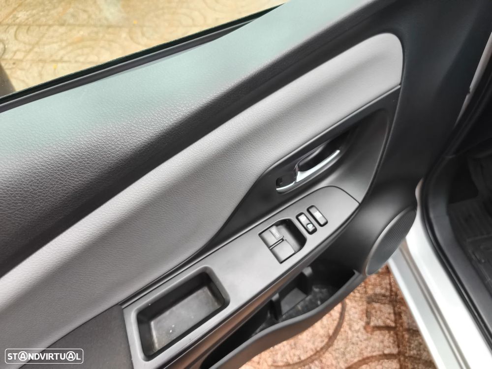 Toyota Yaris 1.4 D-4D Comfort 99g - 17