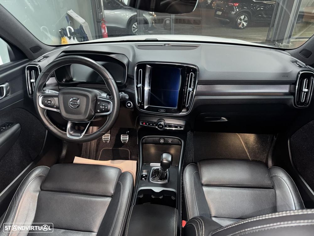 Volvo XC 40 1.5 T2 Momentum Plus - 26