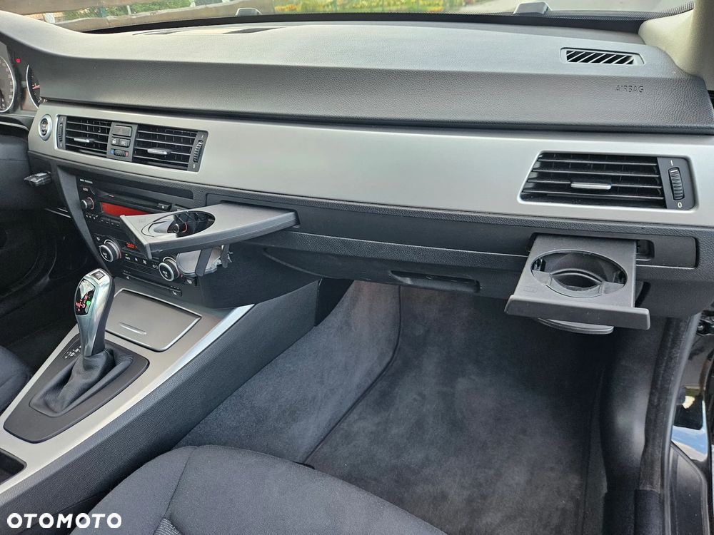 BMW Seria 3 318i - 27