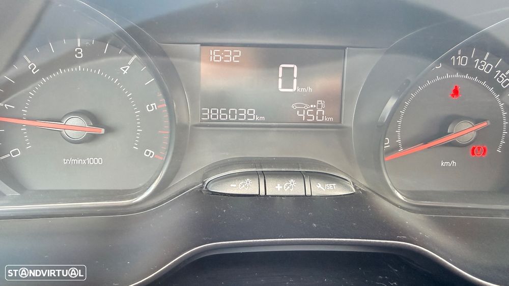 Peugeot 208 - 14