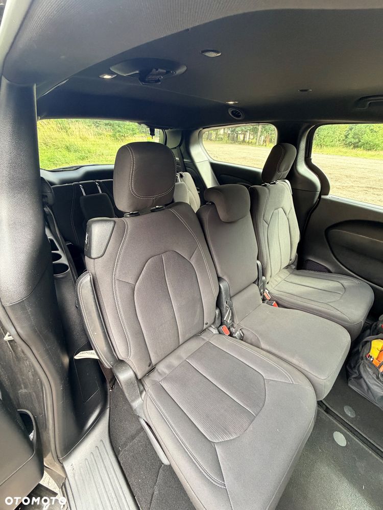 Chrysler Pacifica - 8