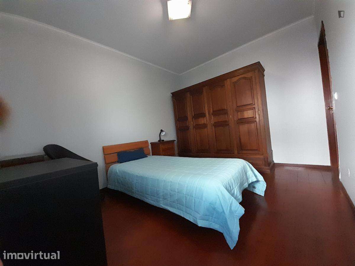 Quarto - localizado em Paranhos Porto - Grande imagem: 2/8