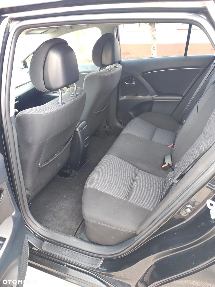 Toyota Avensis 2.0 D-4D 2010 - 8