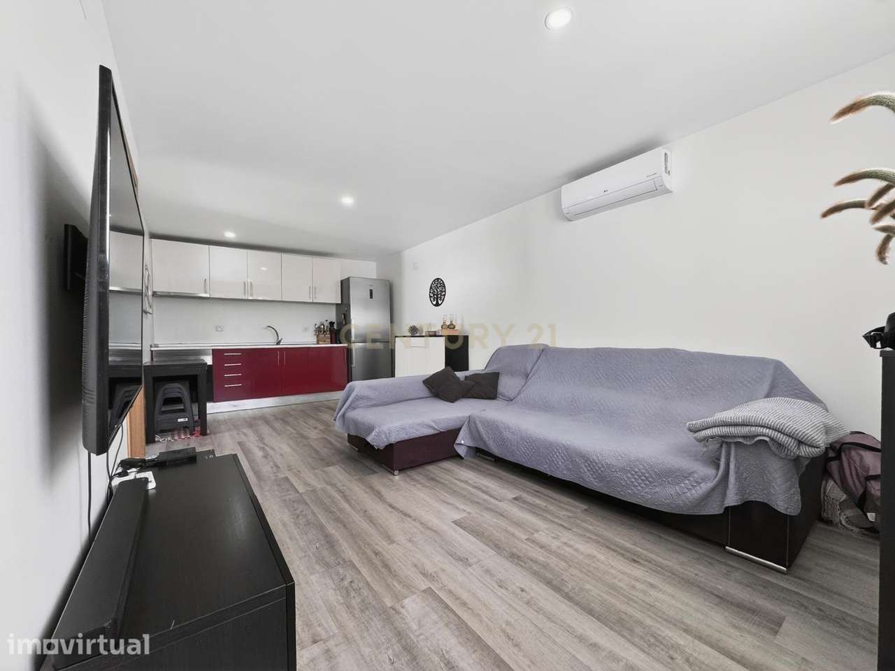 Moradia T2 com Jardim Relvado e Piscina - Fernão Ferro, Seixal - Grande imagem: 4/23