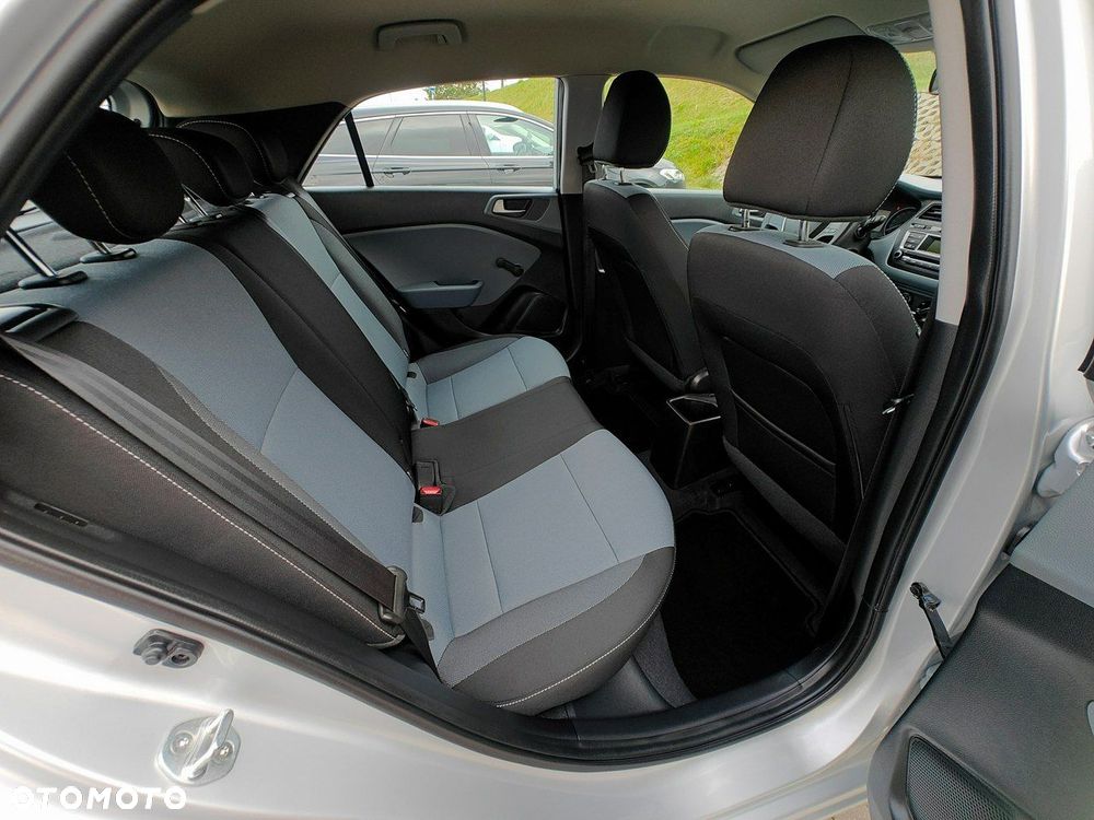 Hyundai i20 blue 1.2 Classic - 30