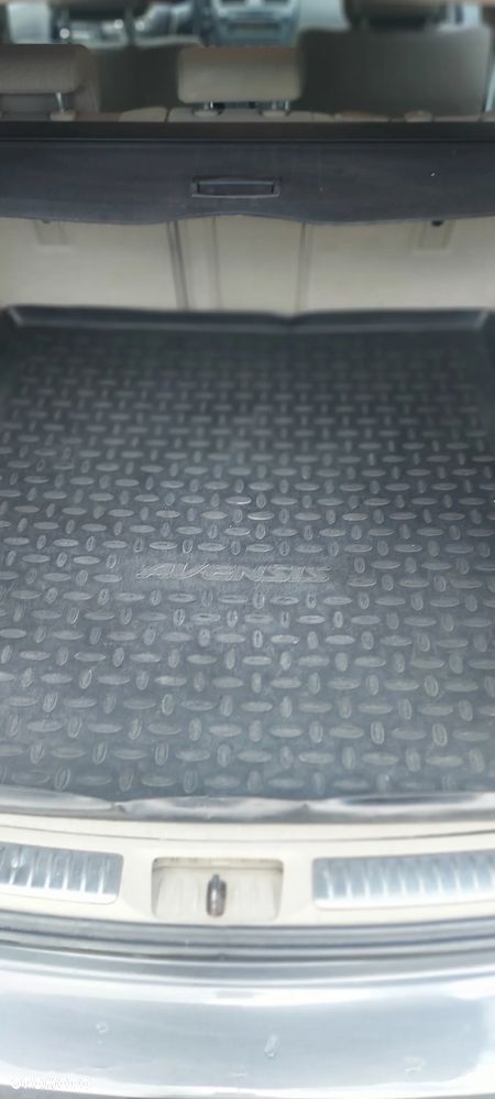 Toyota Avensis 2.0 D-4D Combi - 15
