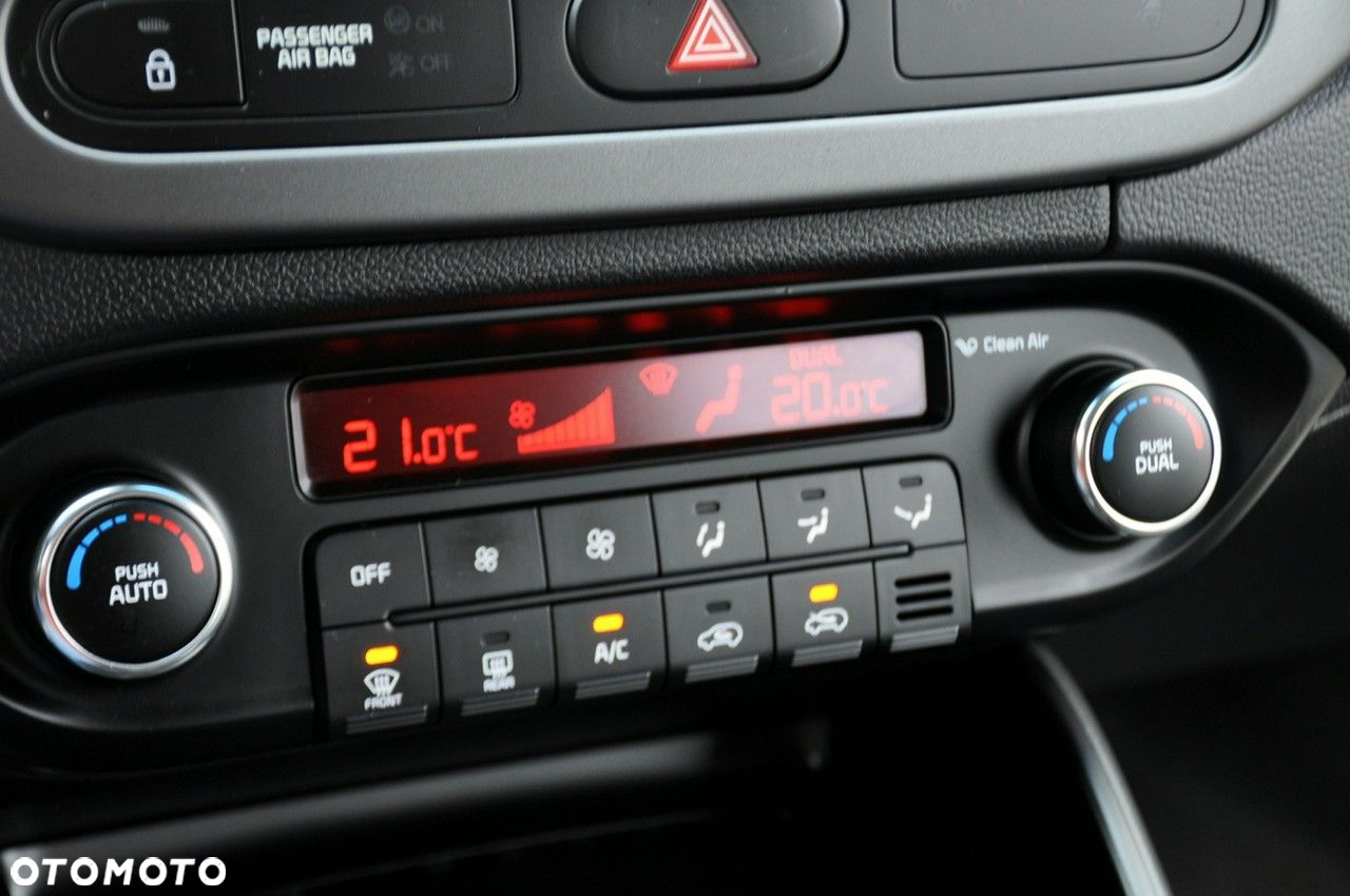 Kia Carens - 33