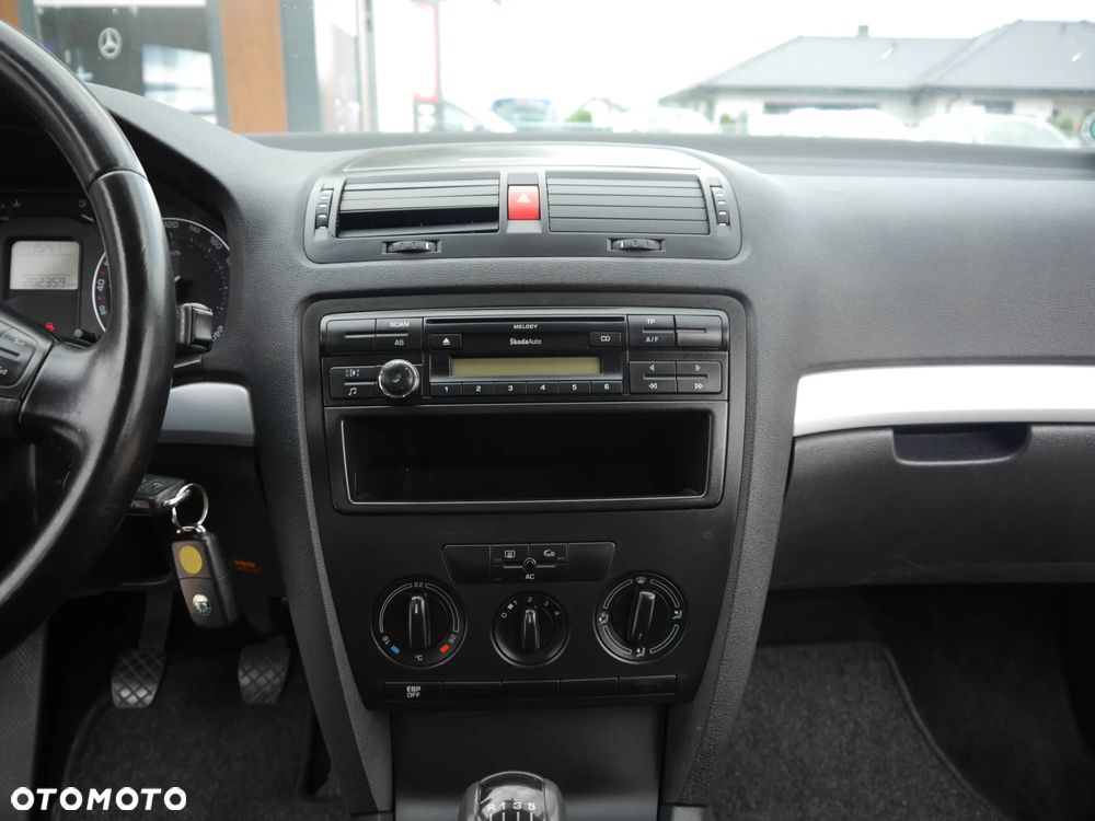 Skoda Octavia 1.6 Combi Classic - 8