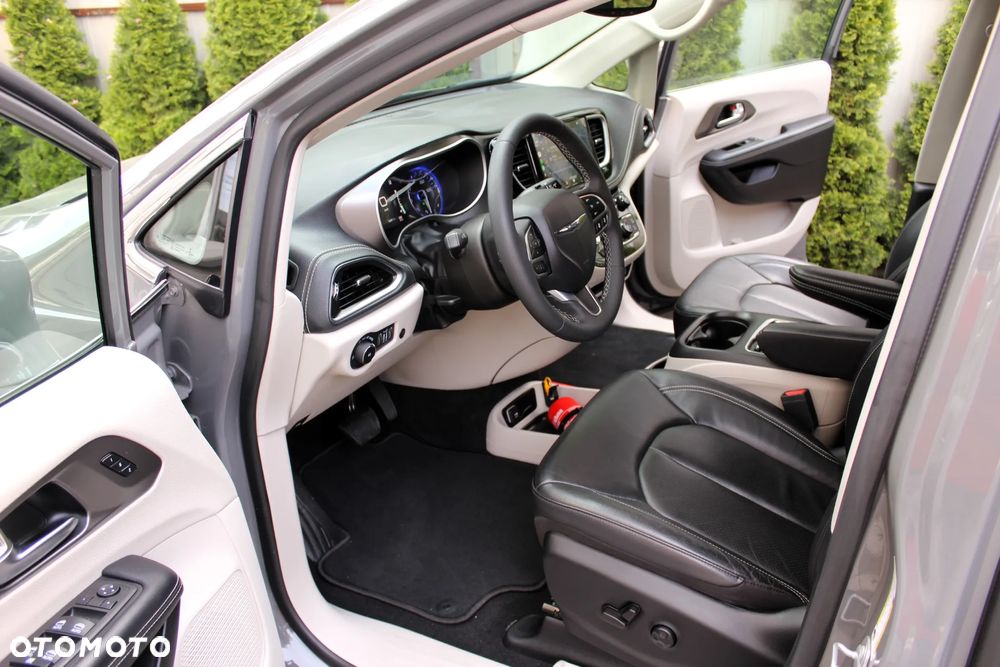 Chrysler Pacifica - 16
