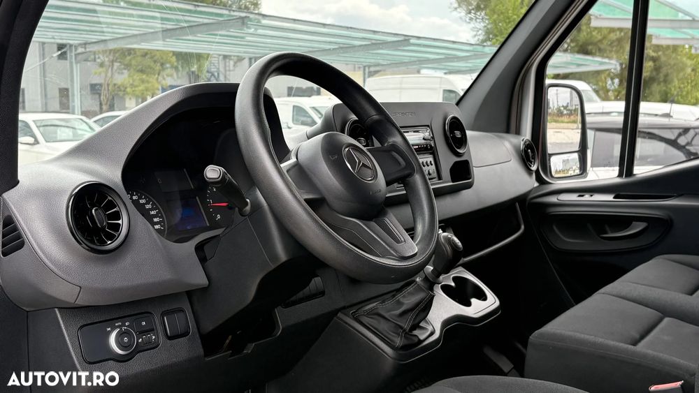 Mercedes-Benz Sprinter - 14