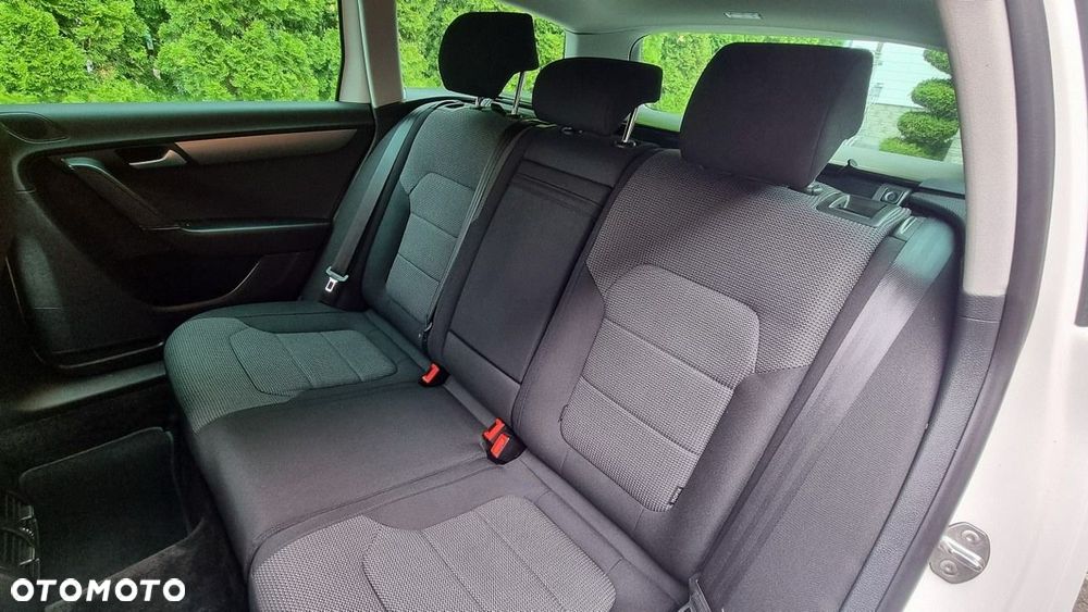 Volkswagen Passat - 20