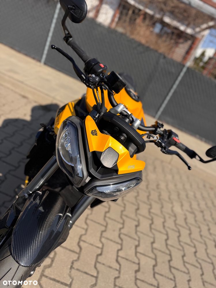 Triumph Street Triple - 8