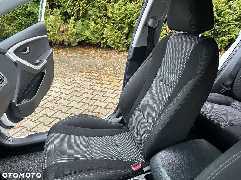 Hyundai i30 blue 1.6 GDI Passion - 11