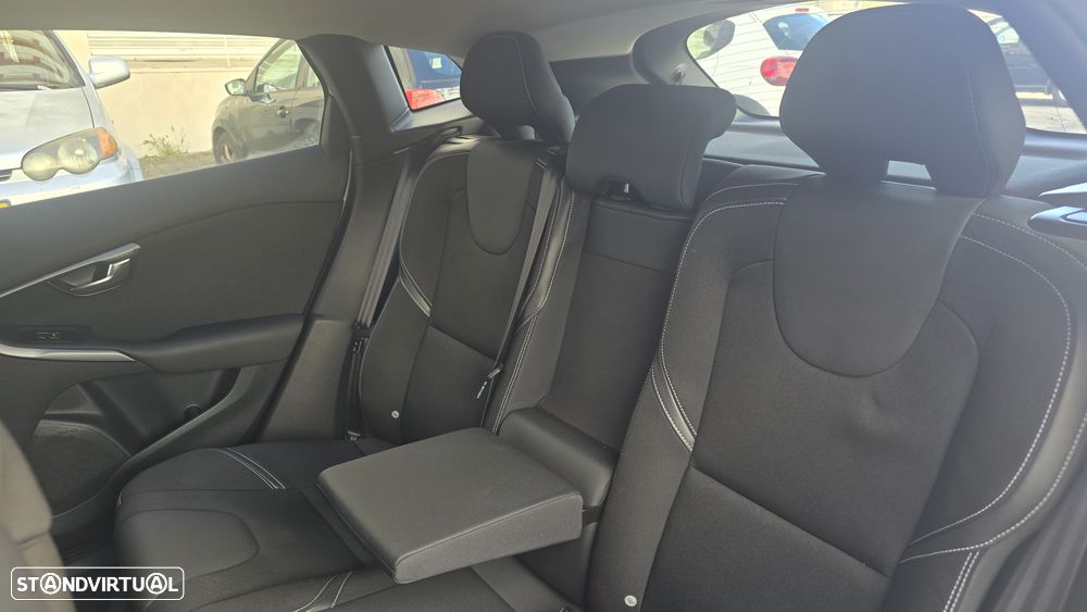 Volvo V40 2.0 D2 Momentum Geartronic - 16