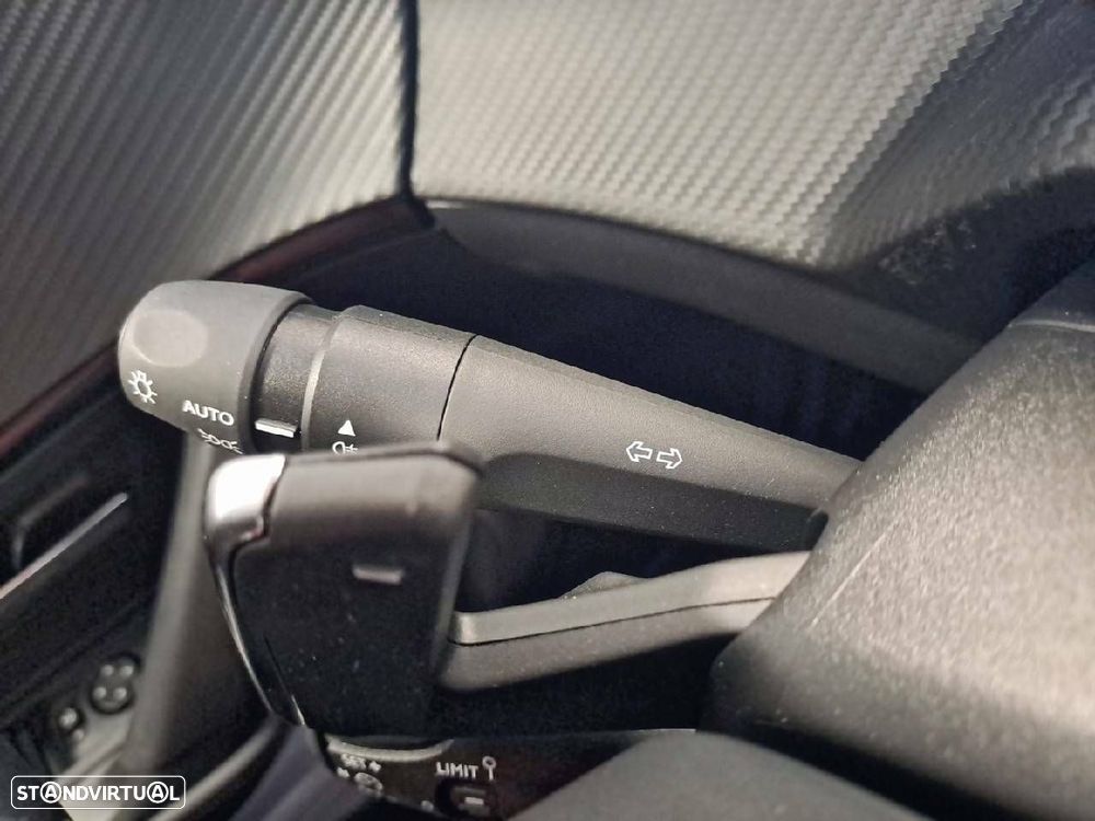 Peugeot 2008 1.2 Hybrid Allure e-DCS6 - 13