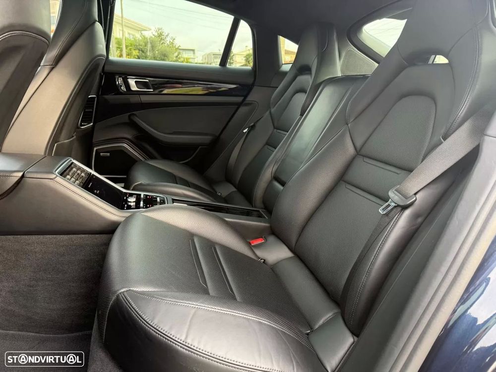 Porsche Panamera 4 E-Hybrid - 17
