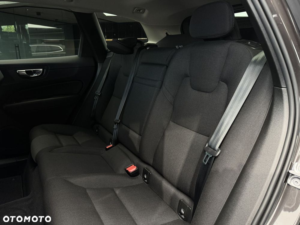 Volvo XC 60 B4 B Momentum Pro - 16