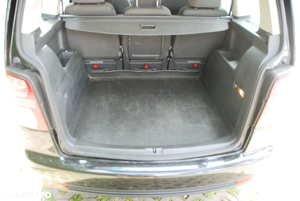 Volkswagen Touran 1.9 TDI Conceptline - 14