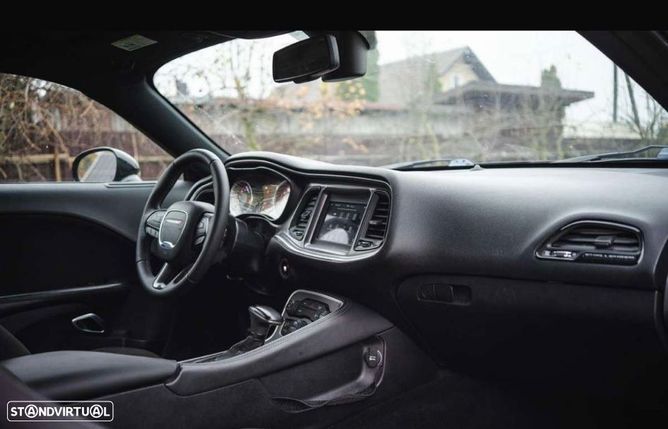 Dodge Challenger Auto SXT Plus - 8