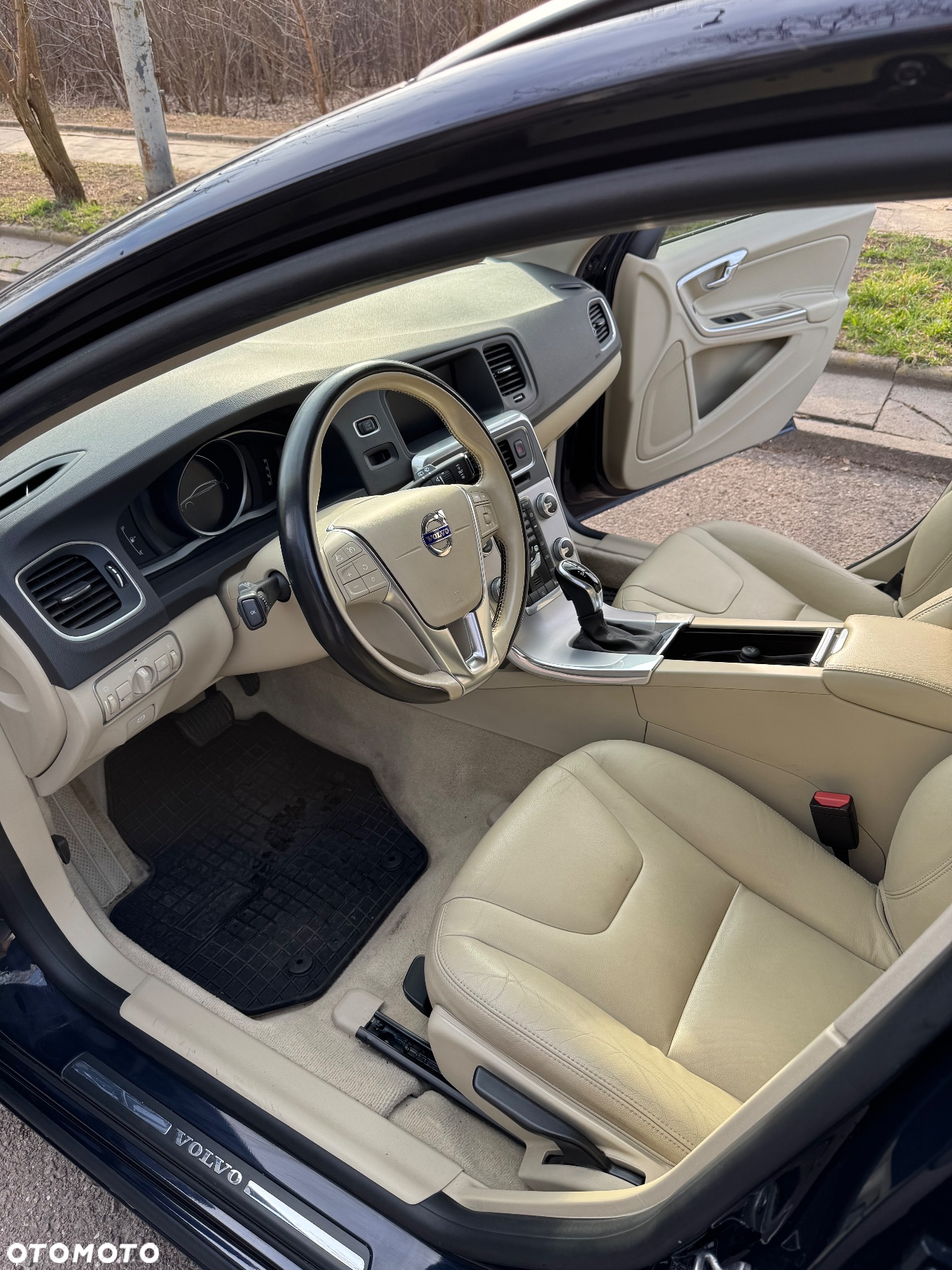 Volvo V60 D3 AWD Momentum Pro - 11