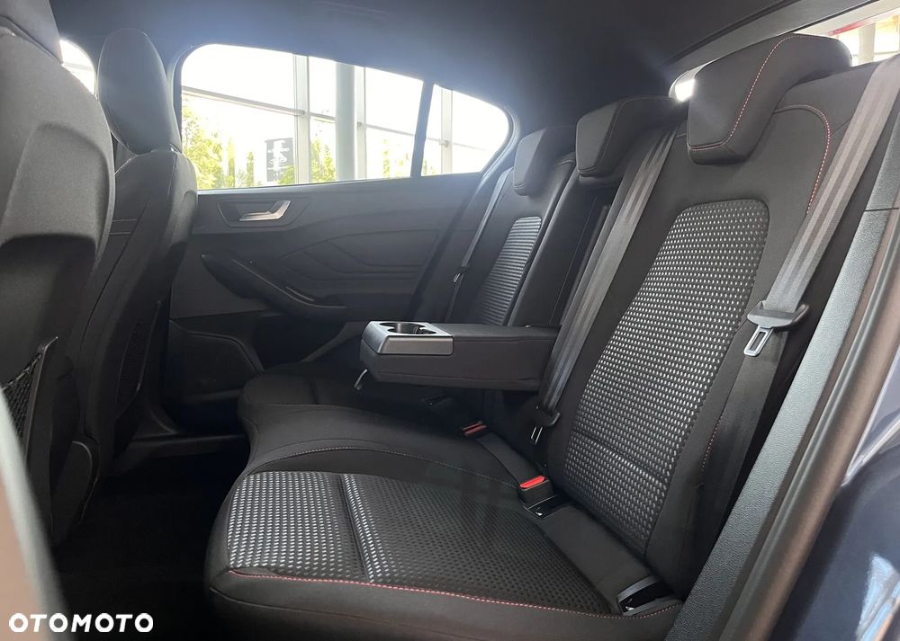 Ford Focus 1.0 EcoBoost Hybrid ST-LINE X - 23