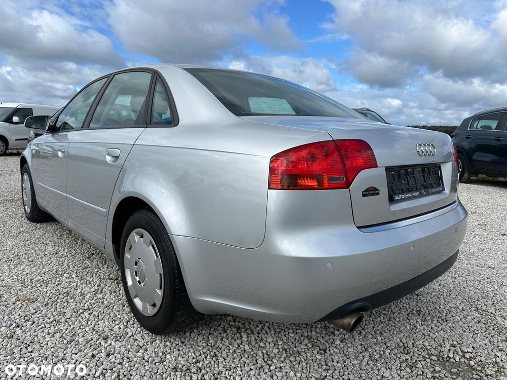 Audi A4 Limousine - 11