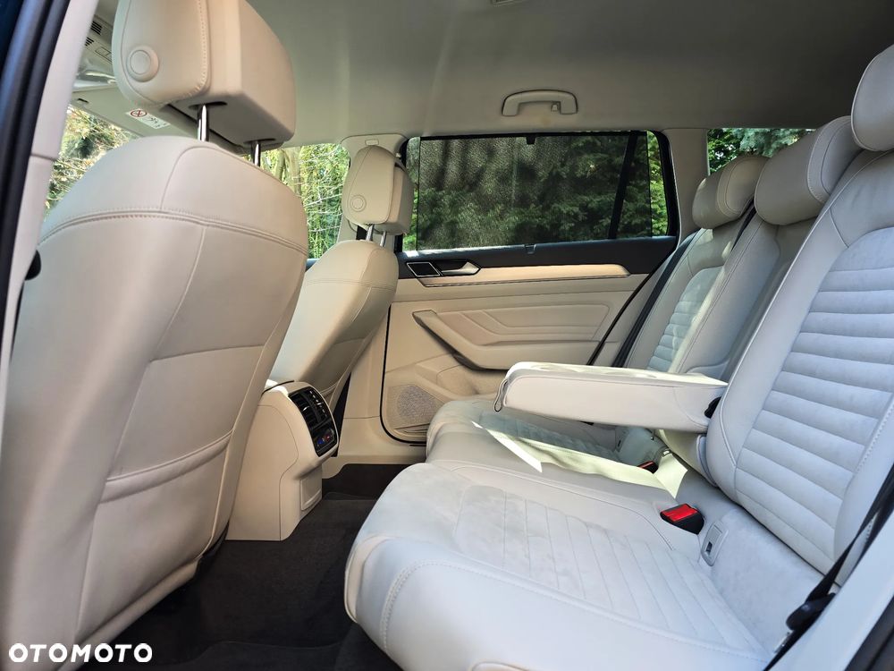 Volkswagen Passat Variant 2.0 TDI EVO Elegance DSG - 32