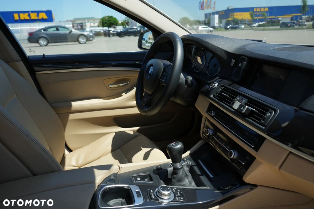 BMW Seria 5 520i - 29