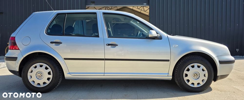 Volkswagen Golf - 5