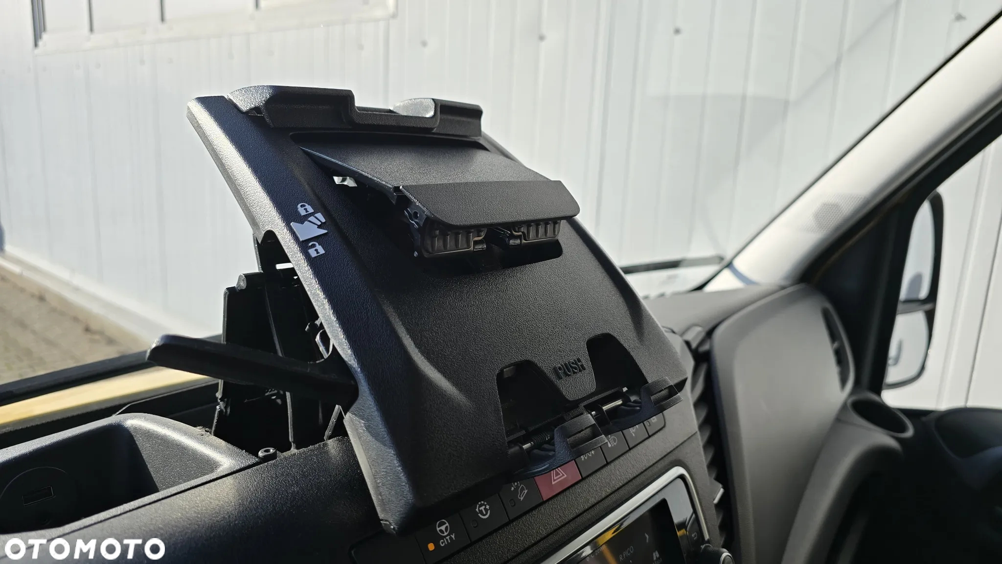 Iveco Daily Hi-Matic 35S18A8/P Digicross Webasto, LED, Sypialnia Spojkar, Pneumatyka, AUTOMAT 3.0 180KM - 35