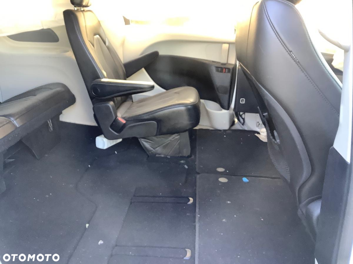 Chrysler Voyager - 10
