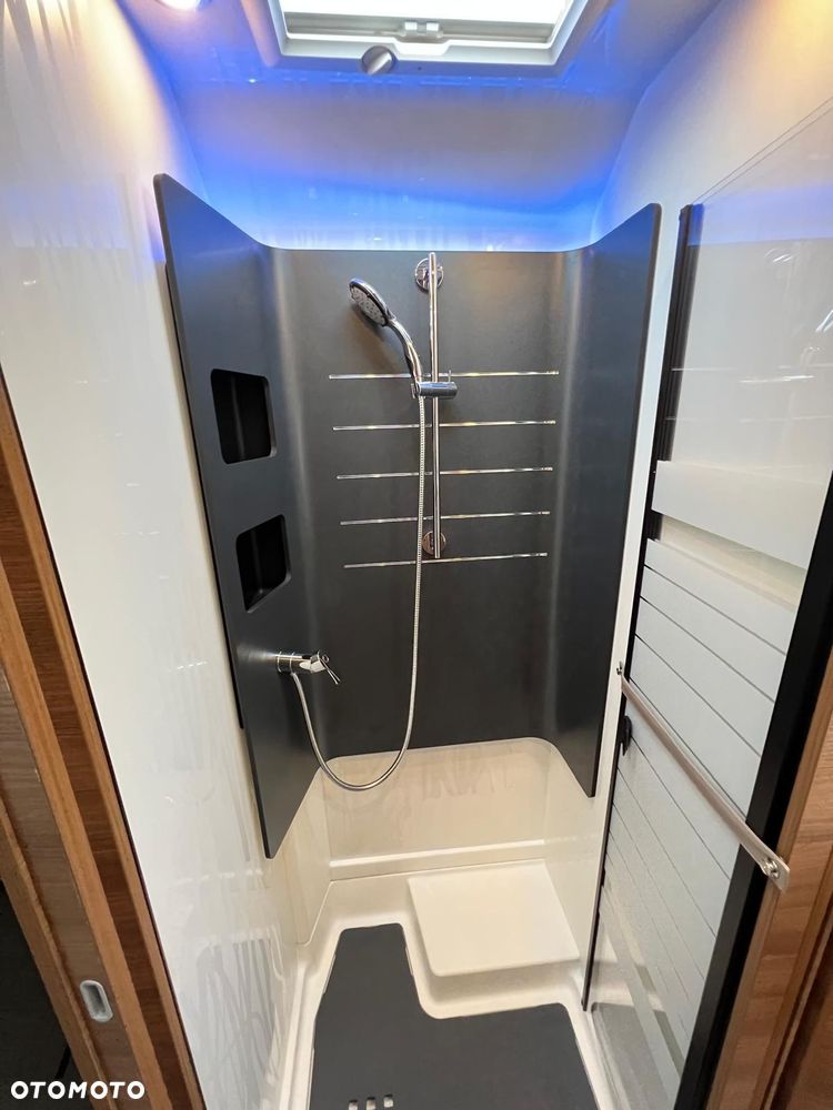 Rapido i166M DISTINCTION - aktywny tempomat DISTRONIC, ALDE, skórzana tapicerka - 32