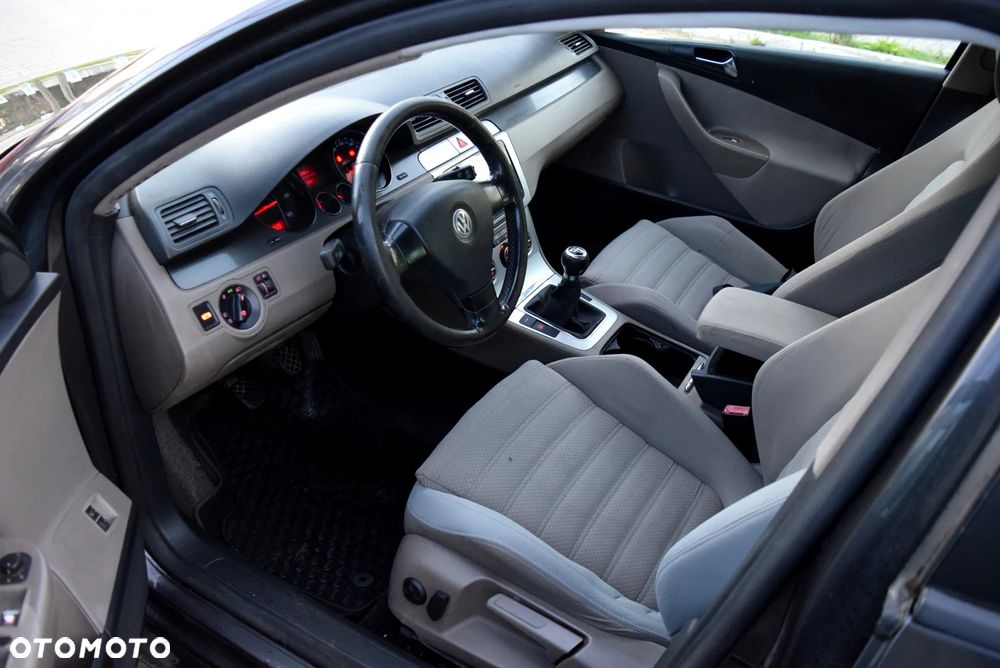 Volkswagen Passat 2.0 TDI DPF Highline - 6