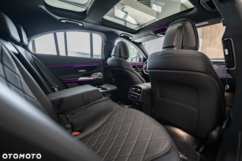 Mercedes-Benz Klasa E 300e 4Matic 9G-TRONIC Edition AMG Line - 33