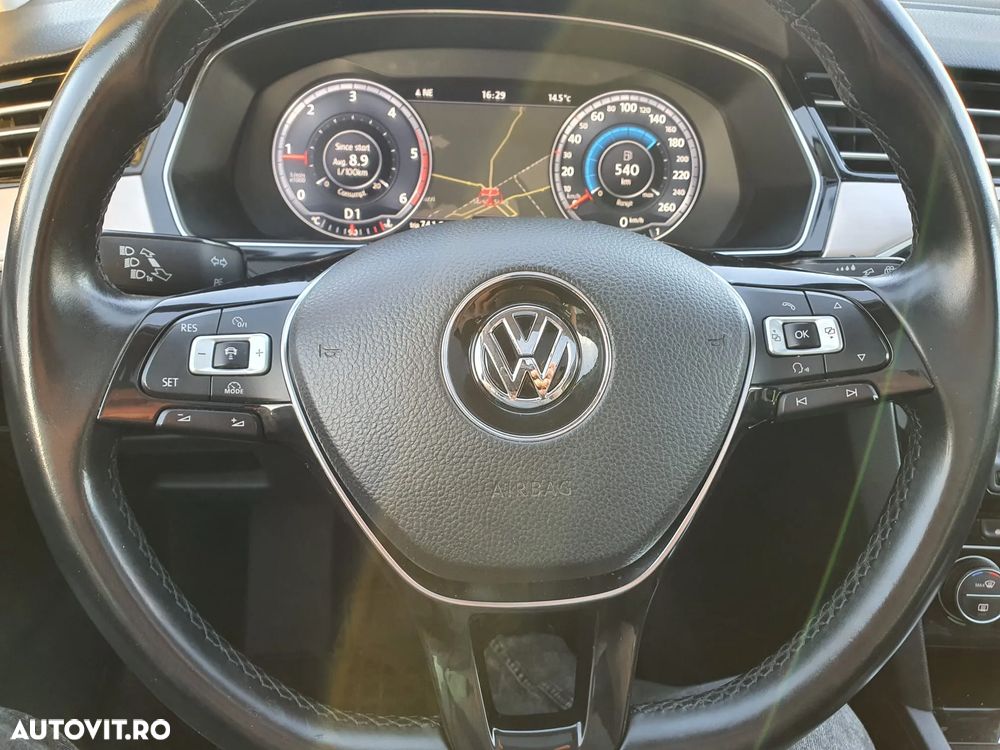Volkswagen Passat - 16