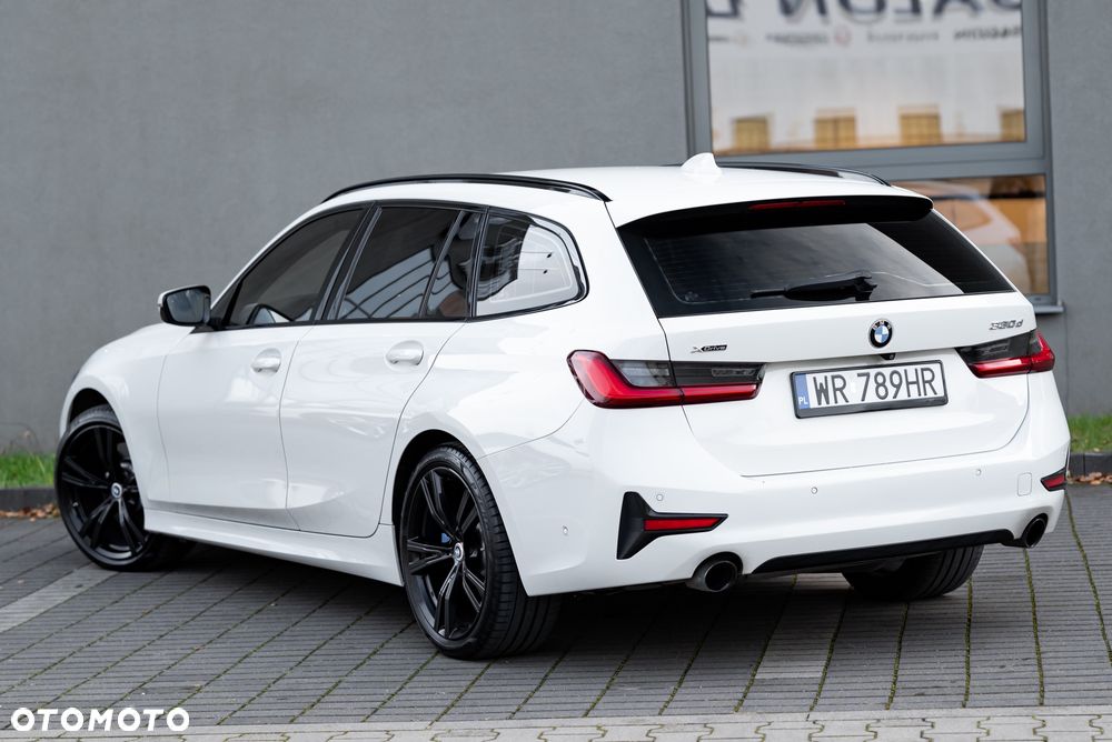 BMW Seria 3 330d xDrive - 13