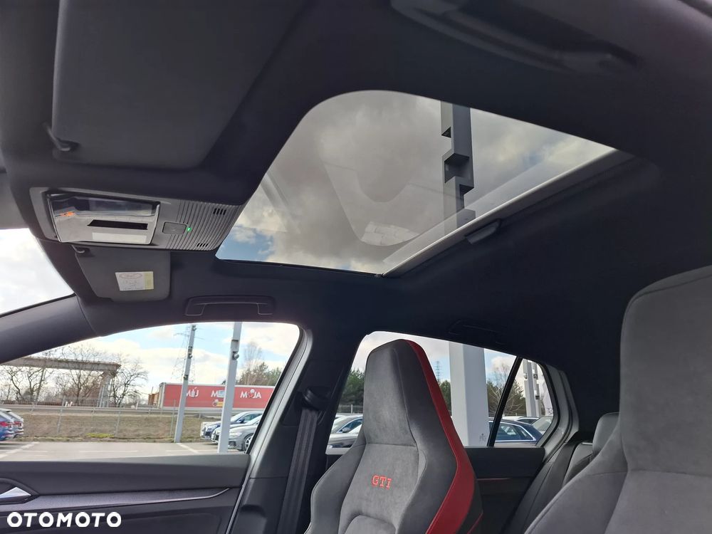 Volkswagen Golf - 26