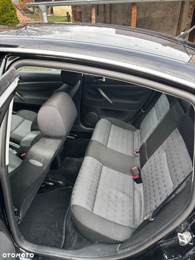 Volkswagen Passat 1.6 Trendline - 9