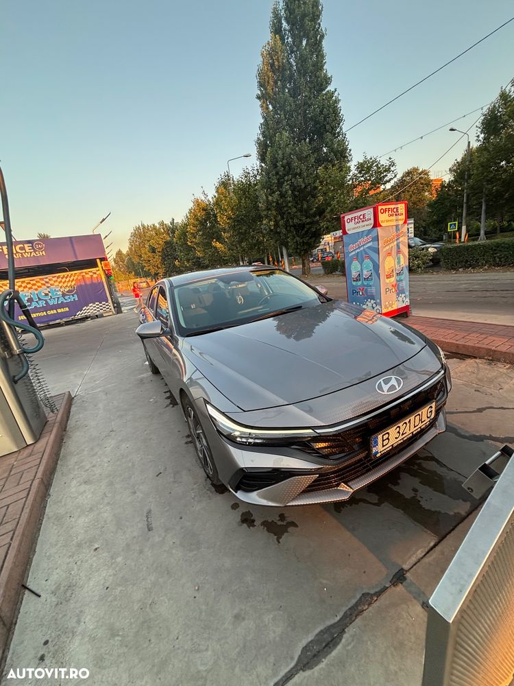 Hyundai Elantra - 2