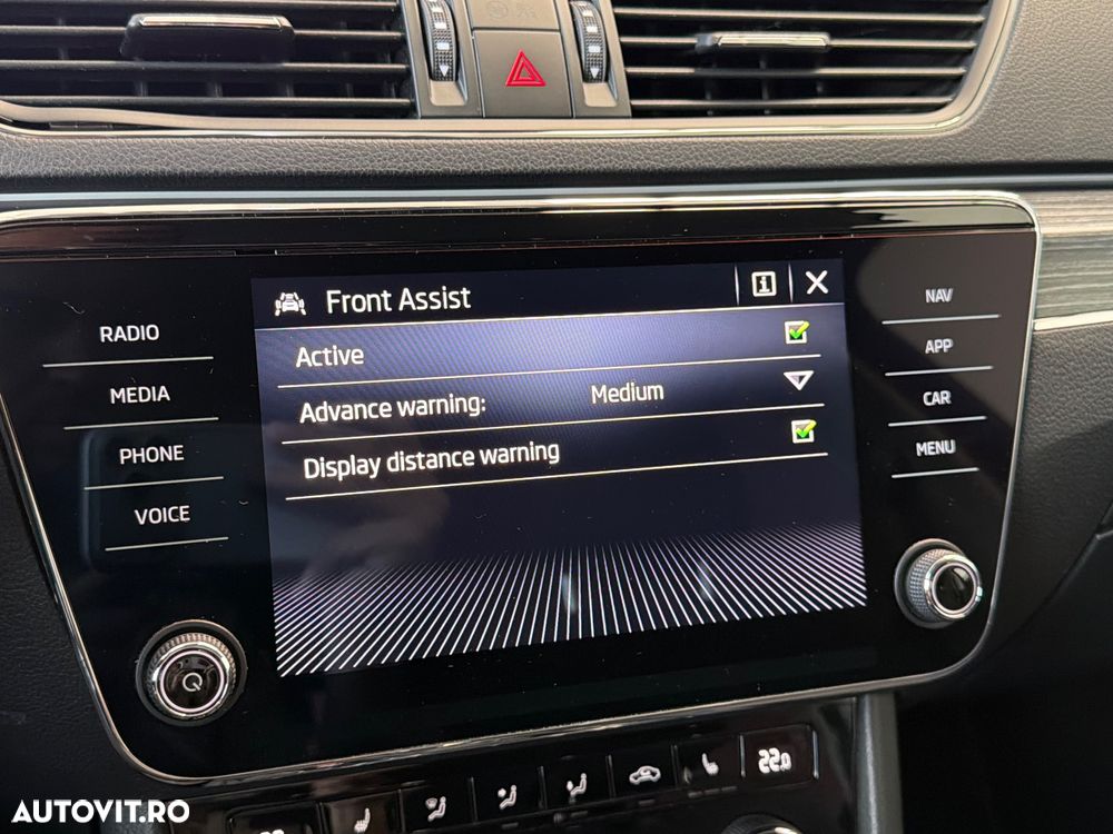 Skoda Superb 2.0 TDI DSG Sportline - 29
