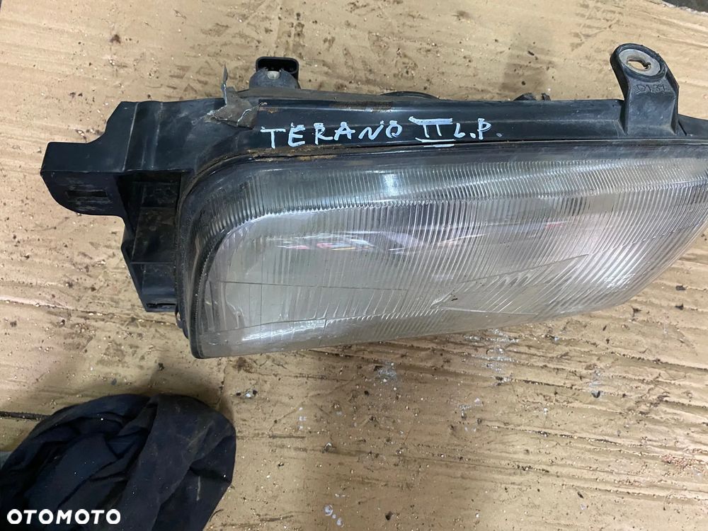 Nissan Terrano II lampa lewy przód - 2