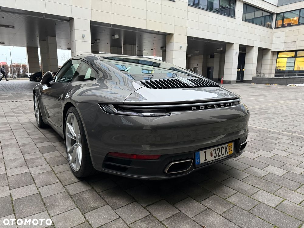 Porsche 911 Carrera - 6