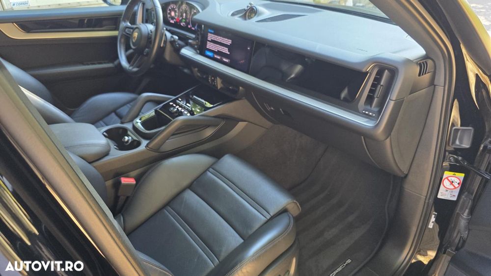 Porsche Cayenne Coupe E-Hybrid - 8