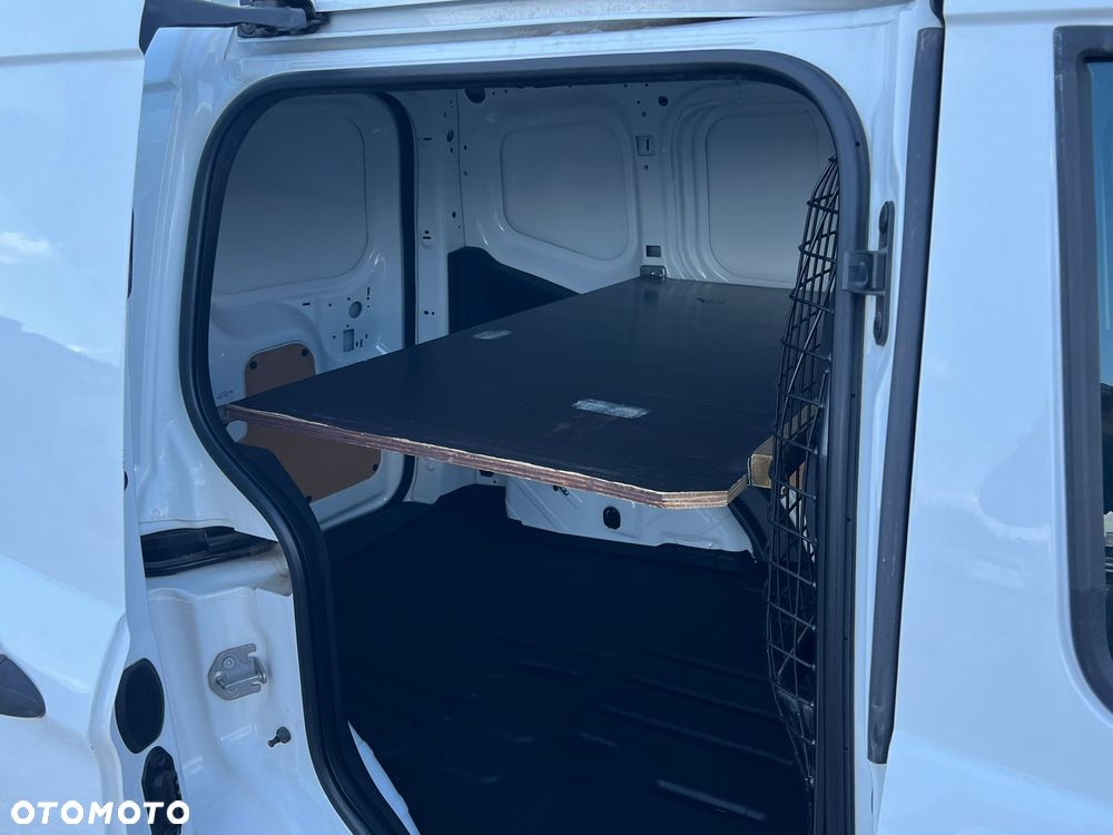 Ford Transit Courier - 10