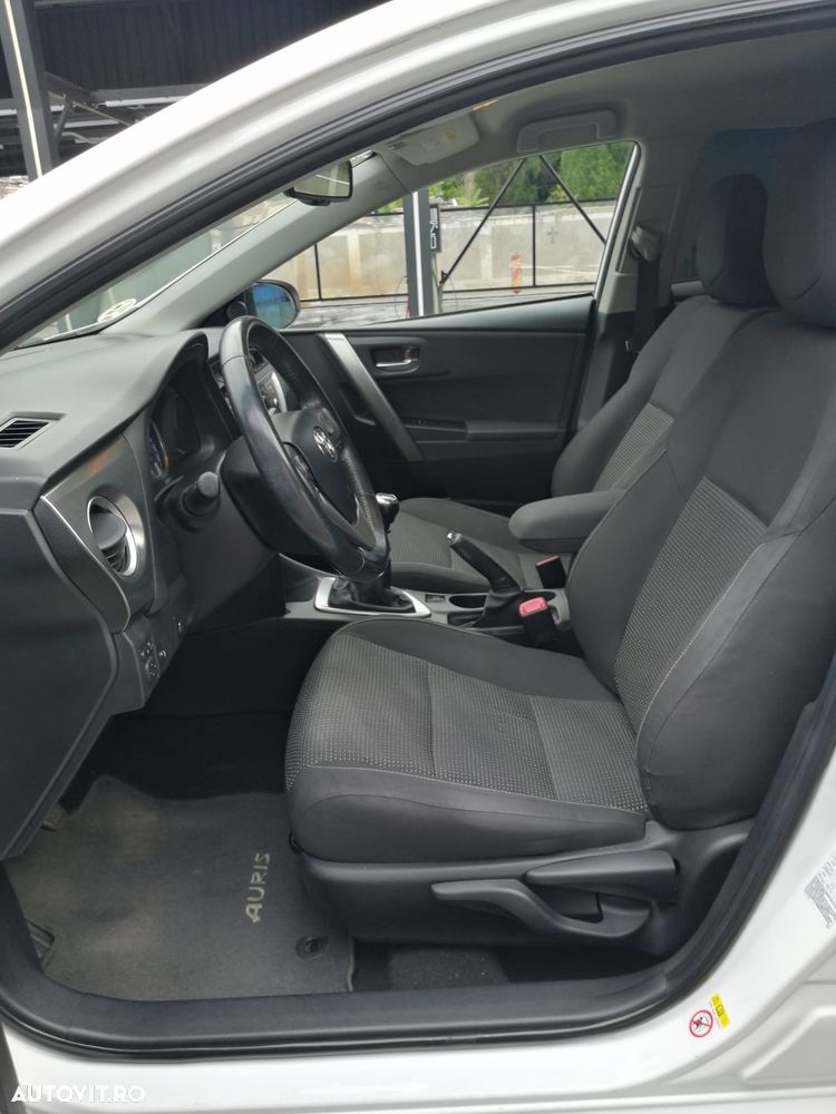 Toyota Auris 2.0 L D-4D Stop&Start Luna - 5