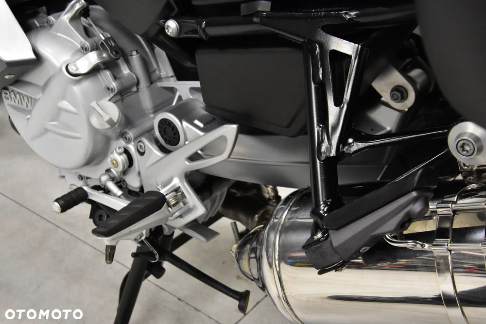 BMW F - 19