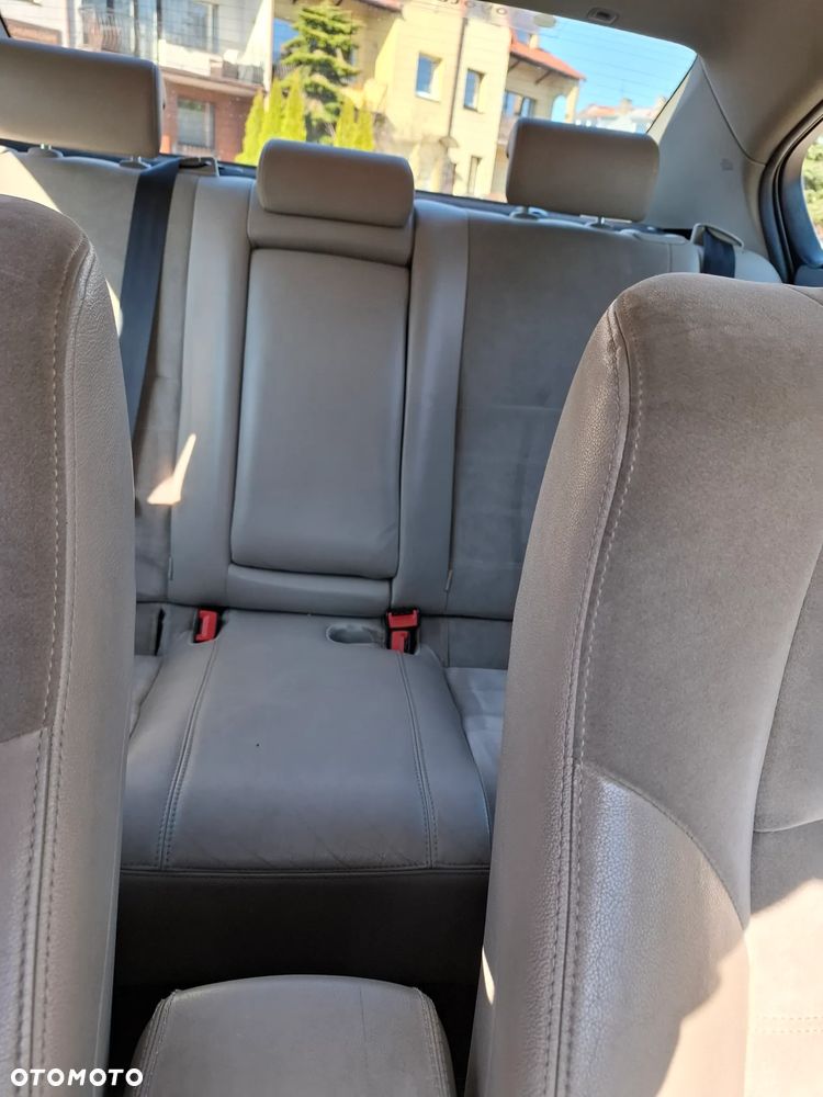 Toyota Avensis 1.8 Premium MS - 8