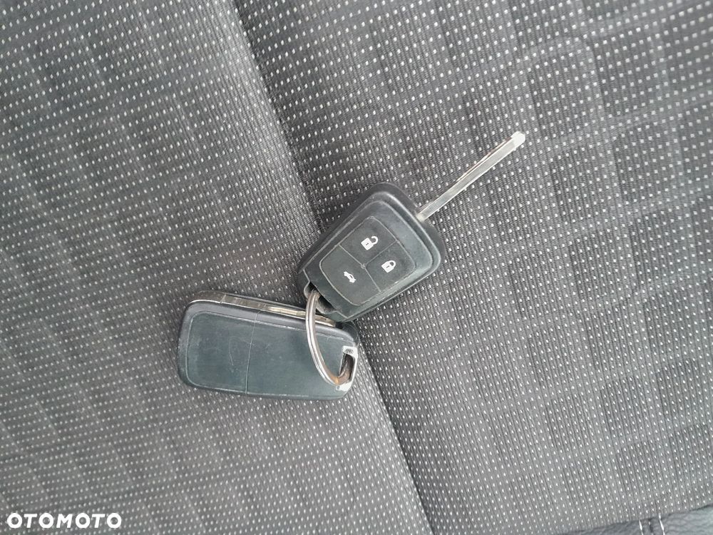 Opel Astra 1.6 Turbo Edition - 13