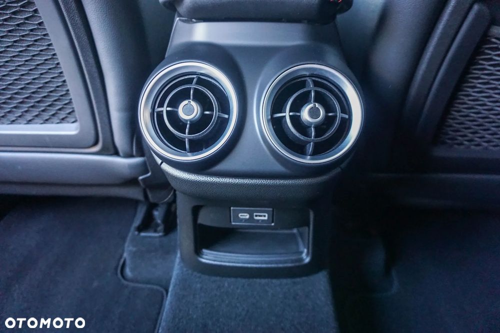 Alfa Romeo Stelvio 2.0 Turbo Tributo Italiano Q4 - 33